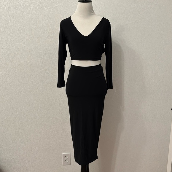 Symphony CS two piece stretchy black set - Picture 1 of 1